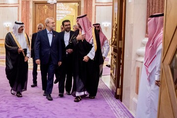 Laricani: İran-Suudi Arabistan savunma işbirliği Riyad’da ele alındı