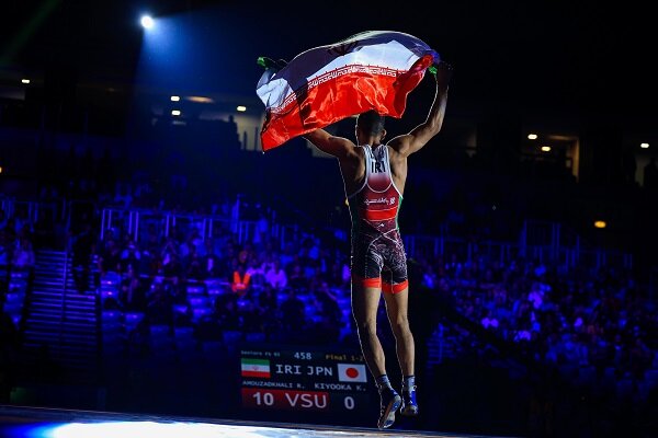 لبخندهای شهریور؛ از پایان یک جاسوس تا بالا رفتن پرچم