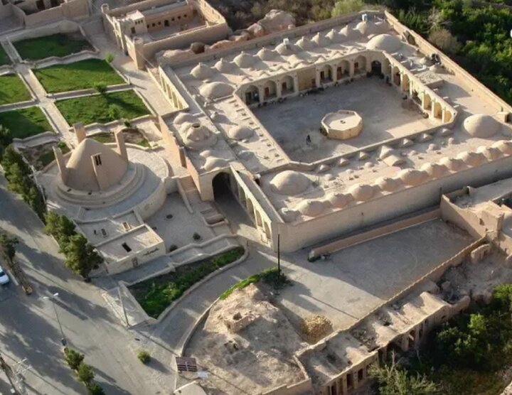 Buram buram tarih kokan İran kervansarayları