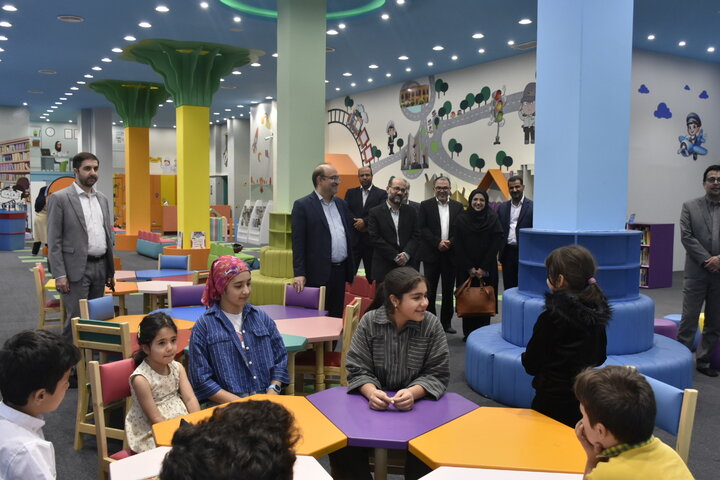 بازدید رئیس سازمان اسناد و کتابخانه ملی ایران از کتابخانه مرکزی تبریز