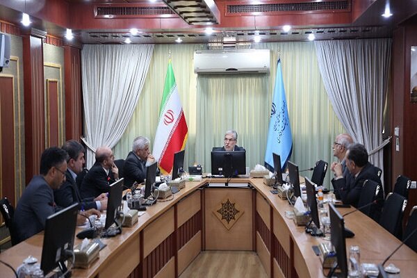 تاکید وزیر علوم بر بکارگیری نیروگاه‌های خورشیدی در دانشگاه‌ها