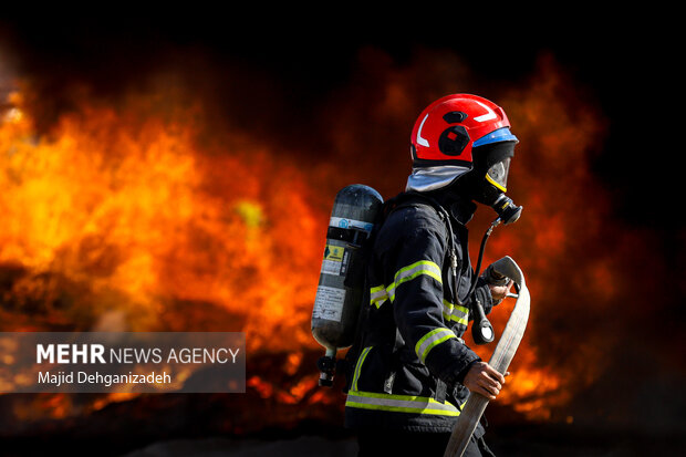 کنترل حریق درشهرک صنعتی یزد
