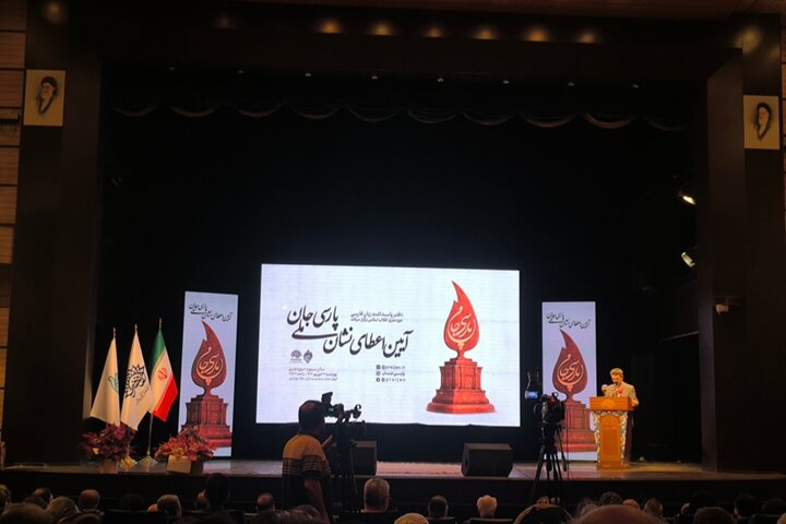 نشان ملی «پارسی‌جان» اهدا شد؛ زبان فارسی نخستین عامل شناسای ایران است