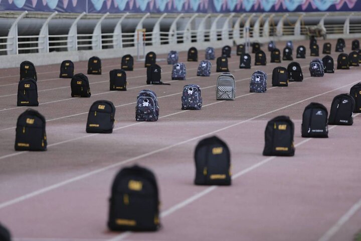 کرامت رضوی با اهدای ۲۵ هزار کولهپشتی تحصیلی