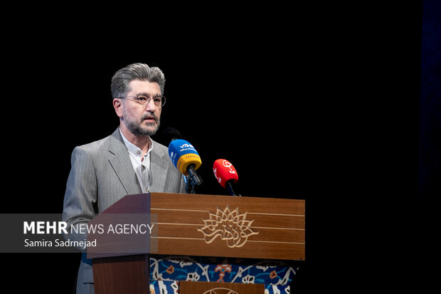 آیین اعطای نشان ملی پارسی جان
