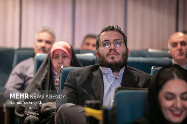 آیین اعطای نشان ملی پارسی جان