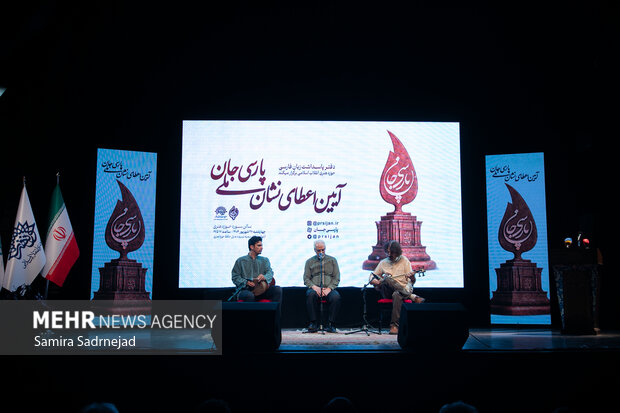 آیین اعطای نشان ملی پارسی جان