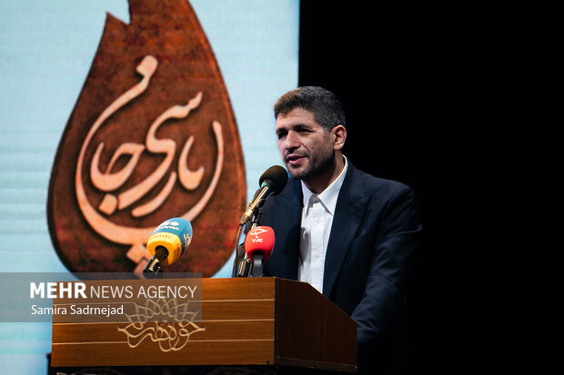 آیین اعطای نشان ملی پارسی جان