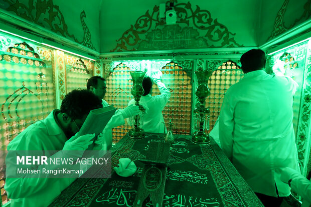 آیین غبارروبی ضریح مطهر آستان مقدس امامزاده صالح (ع)