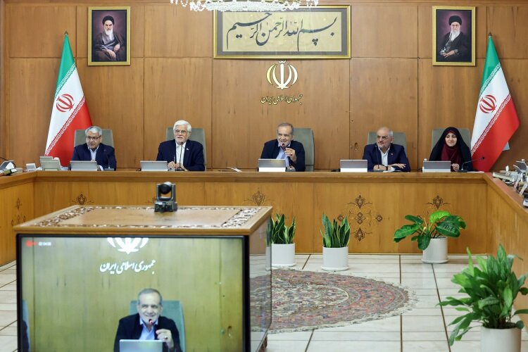 پزشکیان:موازی‌کاری‌ها باید سامان داده و دستگاه‌های متولی آن ادغام شوند