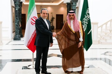 Araghchi, bin Farhan disuses Tehran-Riyadh relations
