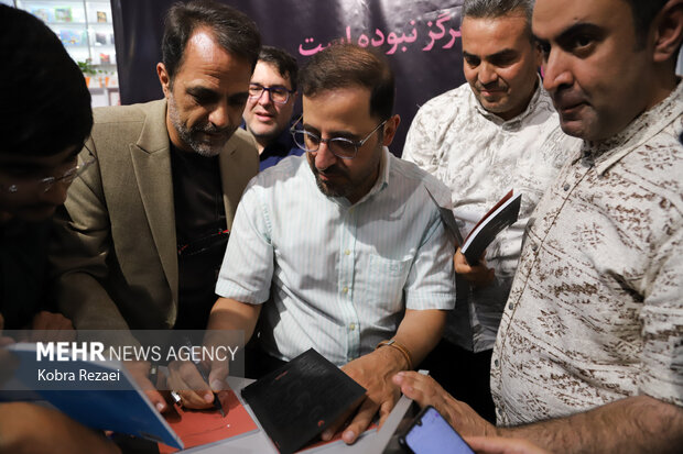 برگزاری جشن امضای کتاب «نیست» اثر فاضل نظری در مشهد