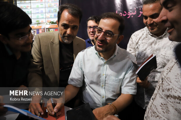 برگزاری جشن امضای کتاب «نیست» اثر فاضل نظری در مشهد