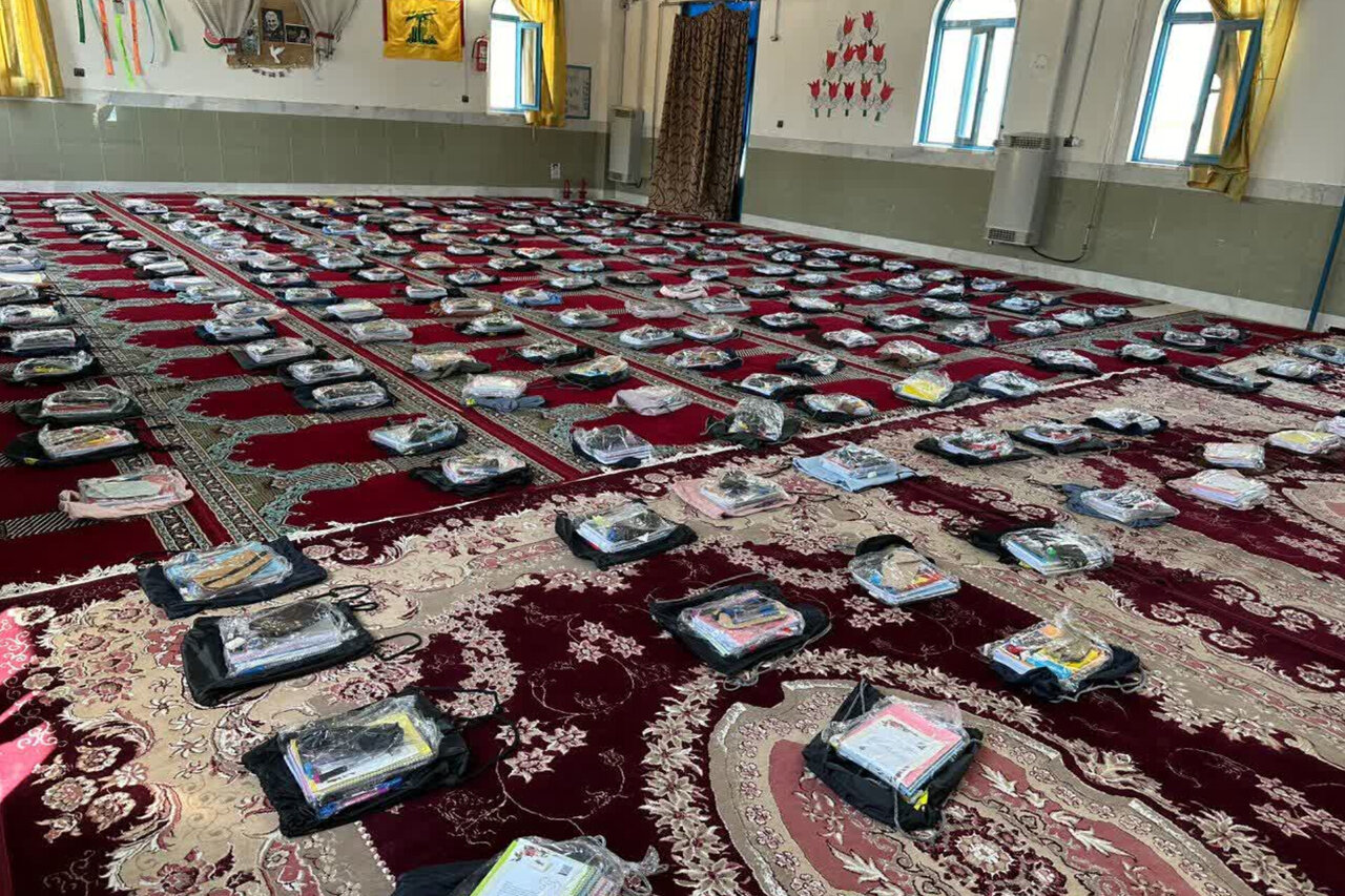 توزیع ۶۰۰ بسته لوازم‌التحریر بین دانش‌آموزان نیازمند در چناران