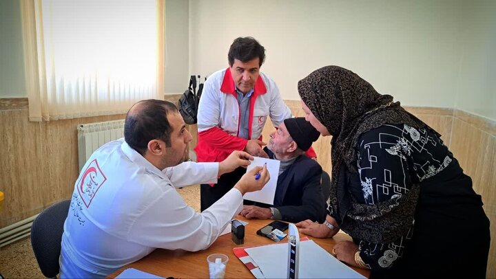 ویزیت رایگان  ۸۶۸ نفر شهروند خدابنده ای توسط پزشکان متخصص هلالاحمر ویزیت رایگان  ۸۶۸ نفر شهروند خدابنده ای توسط پزشکان متخصص هلالاحمر