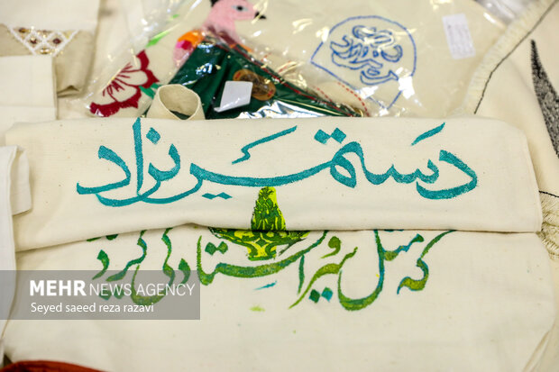 نمایشگاه آثار هنری مردمی در کمپین ملی «دست‌مریزاد»