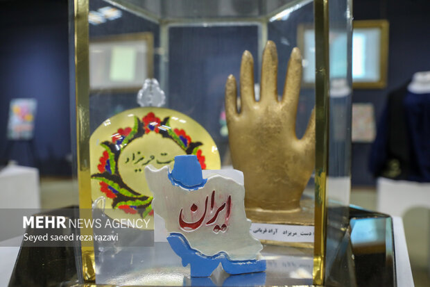نمایشگاه آثار هنری مردمی در کمپین ملی «دست‌مریزاد»