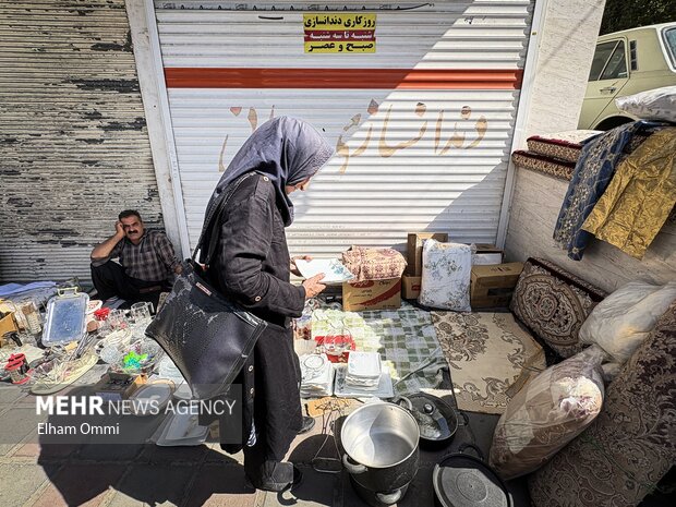جمعه‌بازار انقلاب سنندج؛ دنیایی از کالاهای قدیمی و دست‌دوم