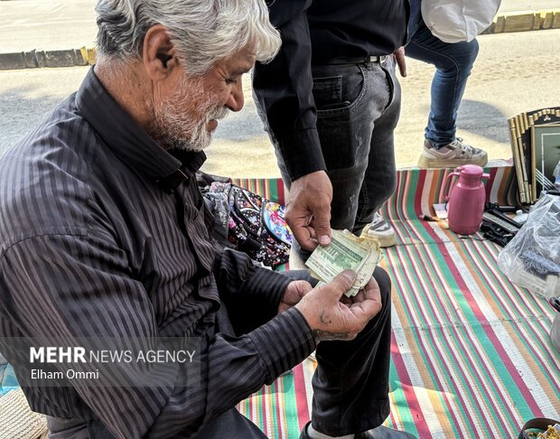 جمعه‌بازار انقلاب سنندج؛ دنیایی از کالاهای قدیمی و دست‌دوم