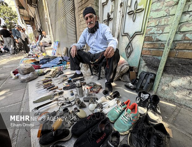 جمعه‌بازار انقلاب سنندج؛ دنیایی از کالاهای قدیمی و دست‌دوم