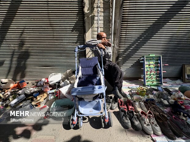 جمعه‌بازار انقلاب سنندج؛ دنیایی از کالاهای قدیمی و دست‌دوم