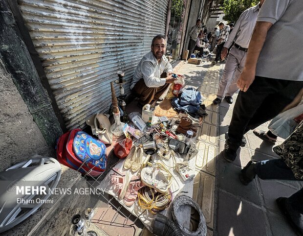 جمعه‌بازار انقلاب سنندج؛ دنیایی از کالاهای قدیمی و دست‌دوم