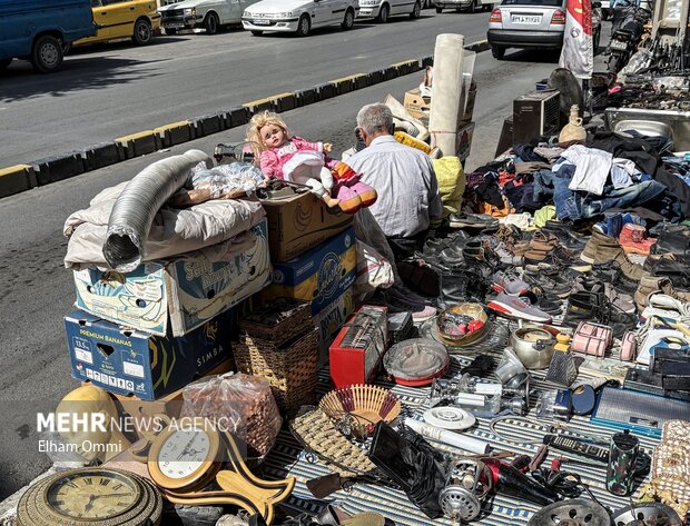 جمعه‌بازار انقلاب سنندج؛ دنیایی از کالاهای قدیمی و دست‌دوم