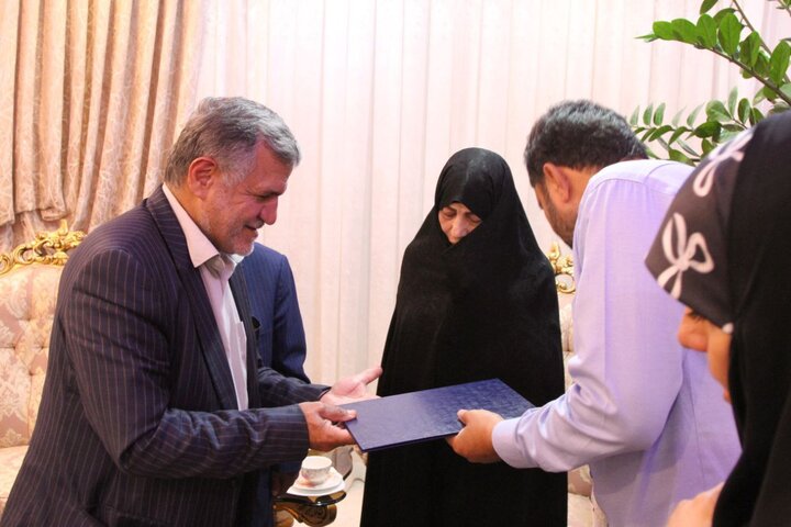 دیدار «امانی» با خانواده سرلشکر شهید شادمانی