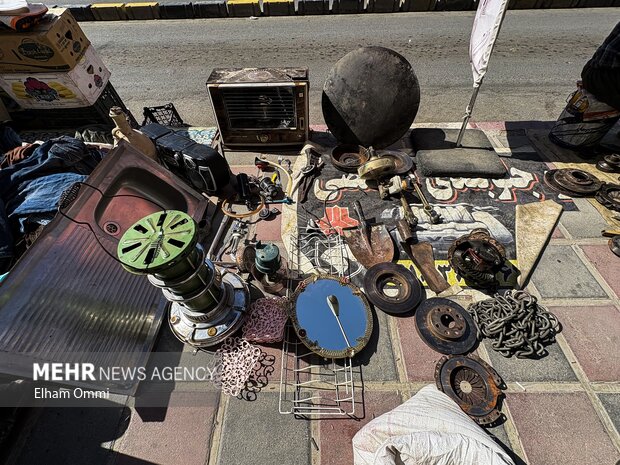 جمعه‌بازار انقلاب سنندج؛ دنیایی از کالاهای قدیمی و دست‌دوم
