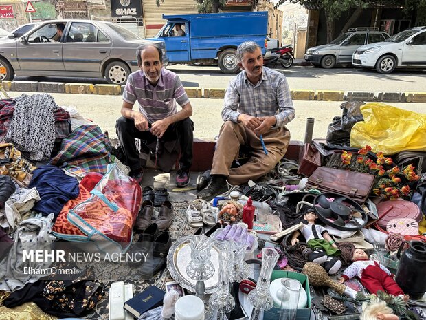 جمعه‌بازار انقلاب سنندج؛ دنیایی از کالاهای قدیمی و دست‌دوم