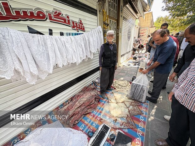 جمعه‌بازار انقلاب سنندج؛ دنیایی از کالاهای قدیمی و دست‌دوم