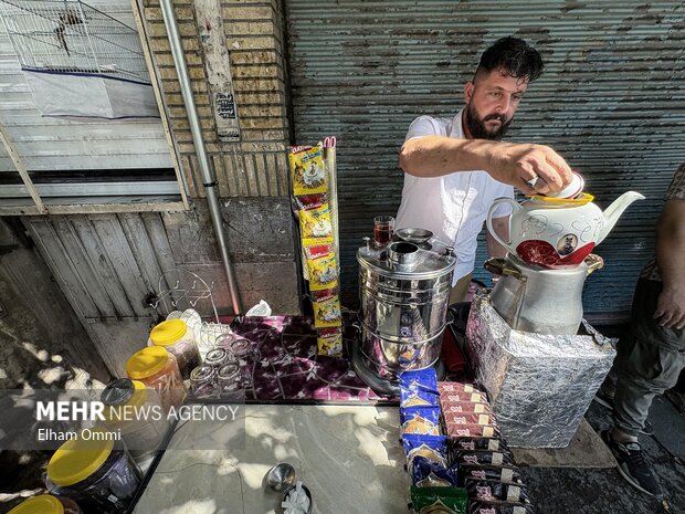 جمعه‌بازار انقلاب سنندج؛ دنیایی از کالاهای قدیمی و دست‌دوم