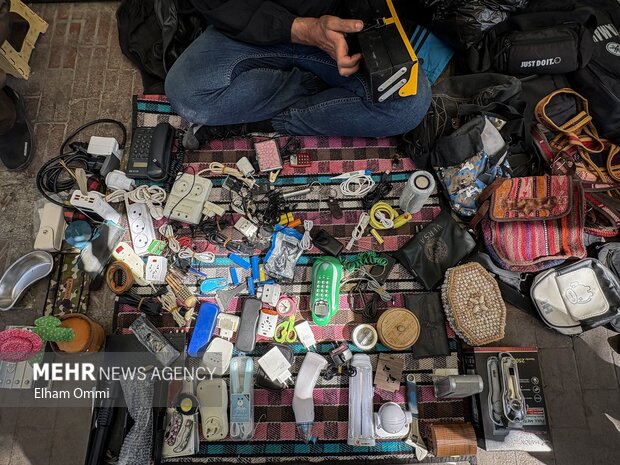 جمعه‌بازار انقلاب سنندج؛ دنیایی از کالاهای قدیمی و دست‌دوم