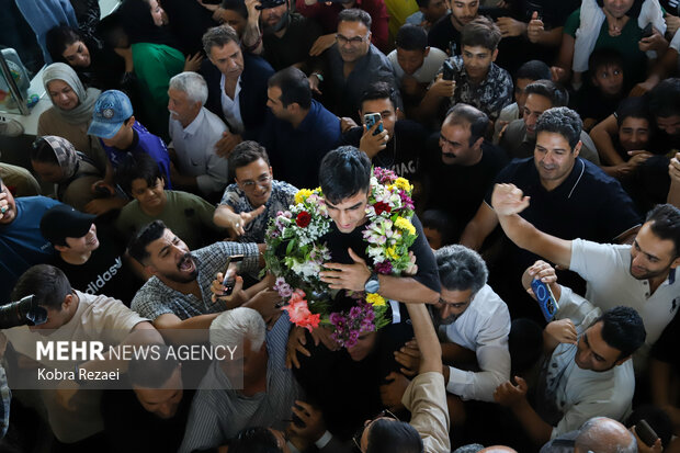 استقبال از احمد جوان نایب‌قهرمان کشتی جهان