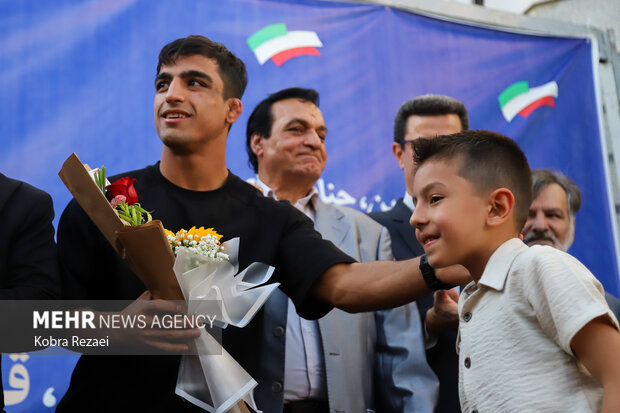 استقبال از احمد جوان نایب‌قهرمان کشتی جهان