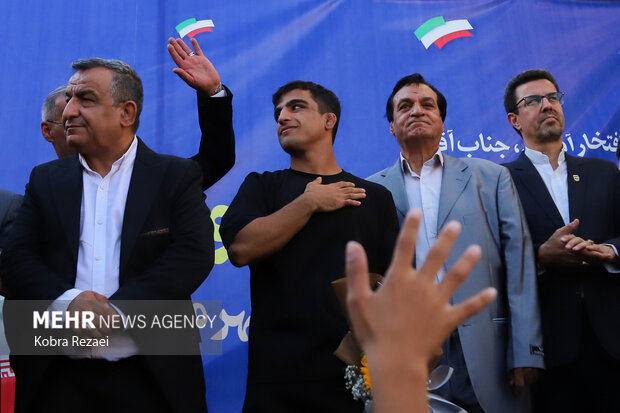 استقبال از احمد جوان نایب‌قهرمان کشتی جهان