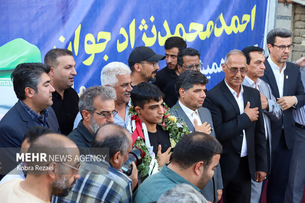 استقبال از احمد جوان نایب‌قهرمان کشتی جهان