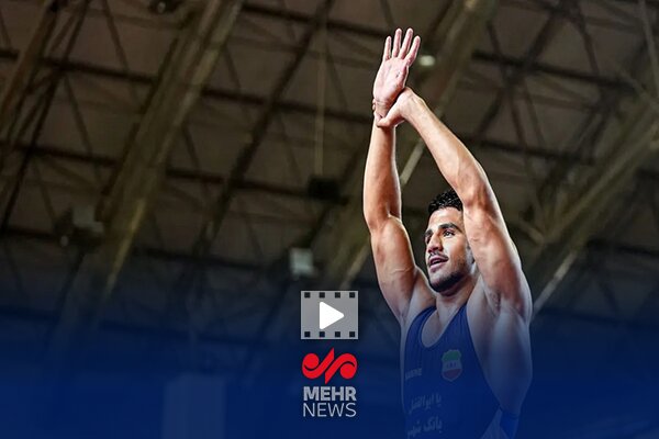 فرخی: لقب شاه غلام را رنگرز به بنده داد فرخی: لقب شاه غلام را رنگرز به بنده داد