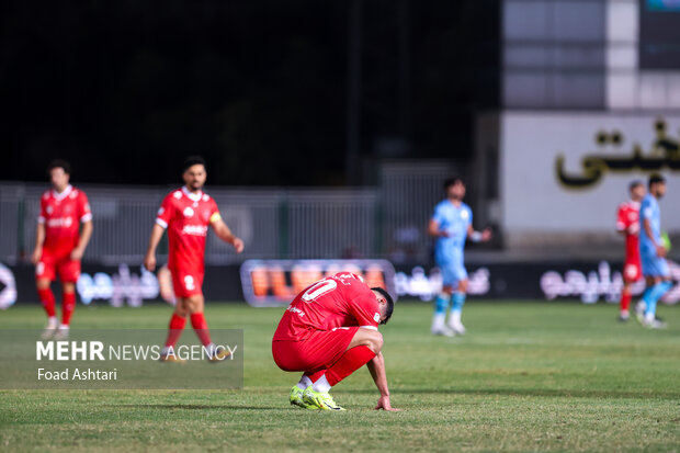دیدار فوتبال تیم‌های چادرملو و پرسپولیس