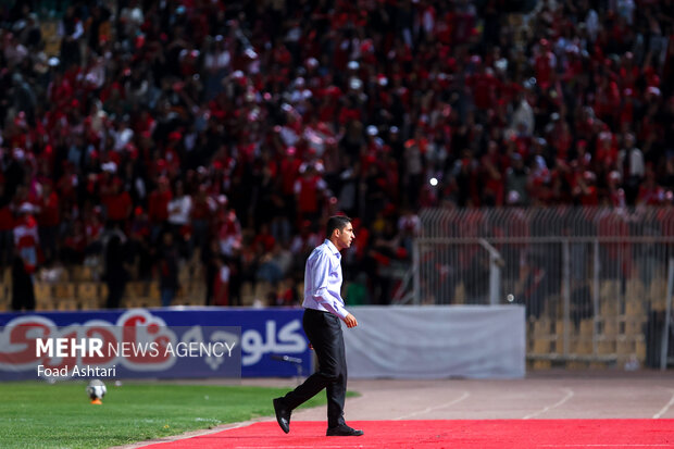 دیدار فوتبال تیم‌های چادرملو و پرسپولیس
