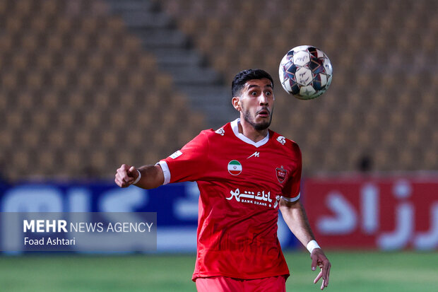 دیدار فوتبال تیم‌های چادرملو و پرسپولیس