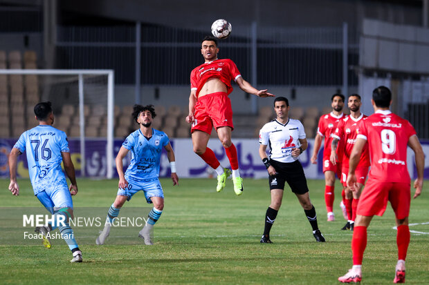 دیدار فوتبال تیمهای چادرملو و پرسپولیس 33