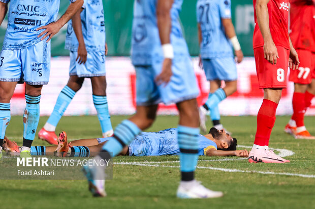 دیدار فوتبال تیمهای چادرملو و پرسپولیس 40