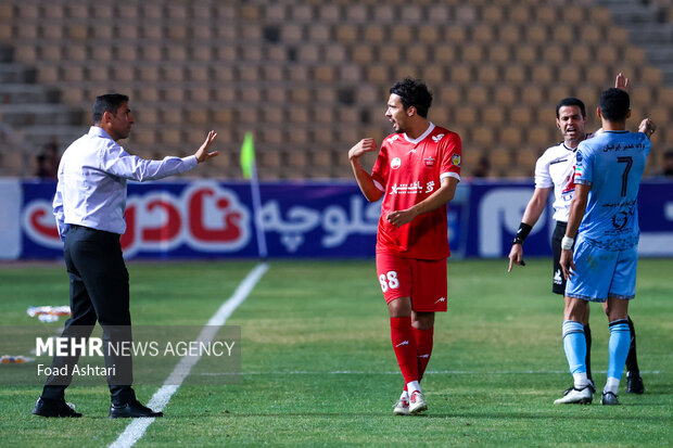 دیدار فوتبال تیمهای چادرملو و پرسپولیس 36