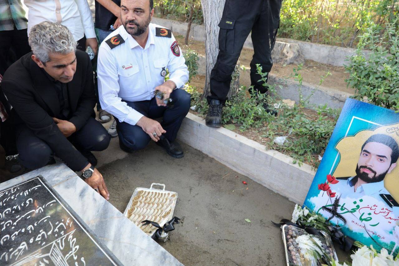 گرامیداشت آتش‌نشان فداکار شهید رضا فخریان در مشهد