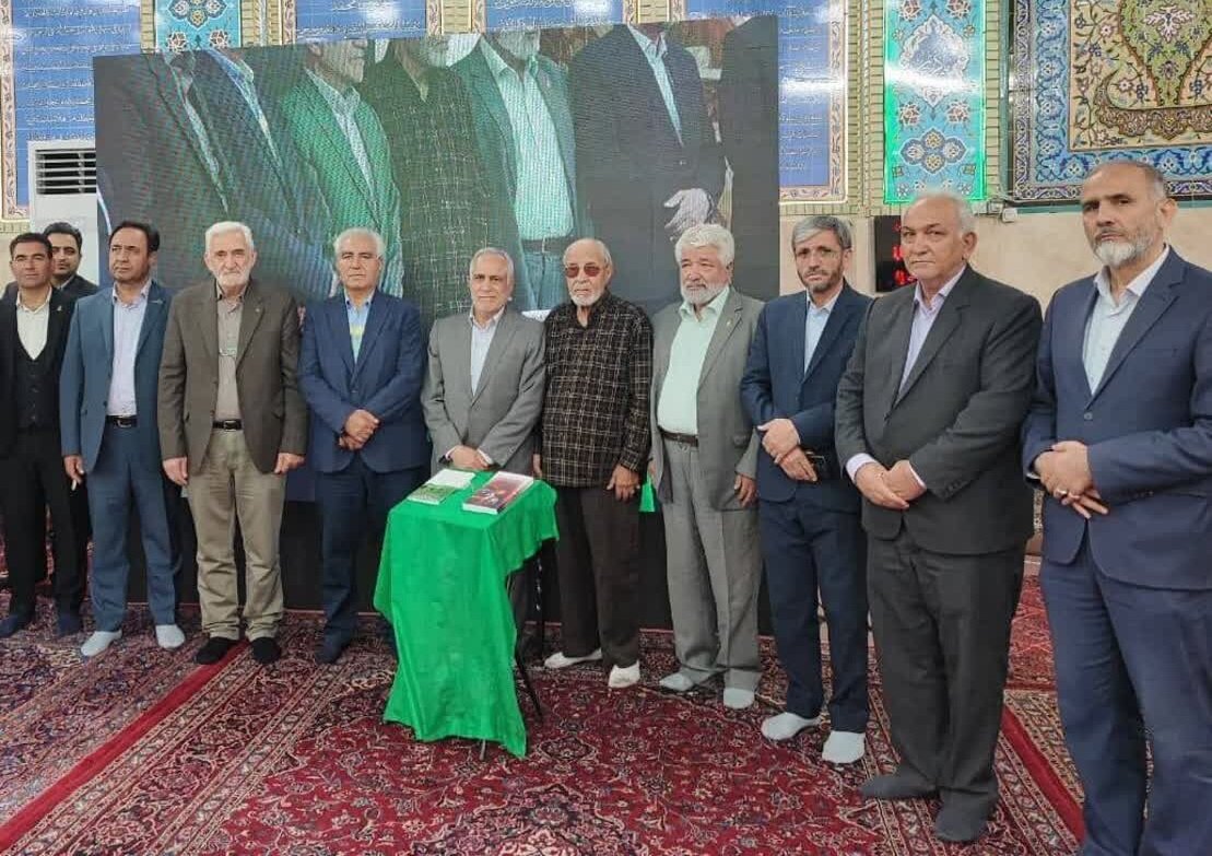 رونمایی از کتاب «چراها و چگونهها در جلوگاه عشق» رونمایی از کتاب «چراها و چگونهها در جلوگاه عشق»