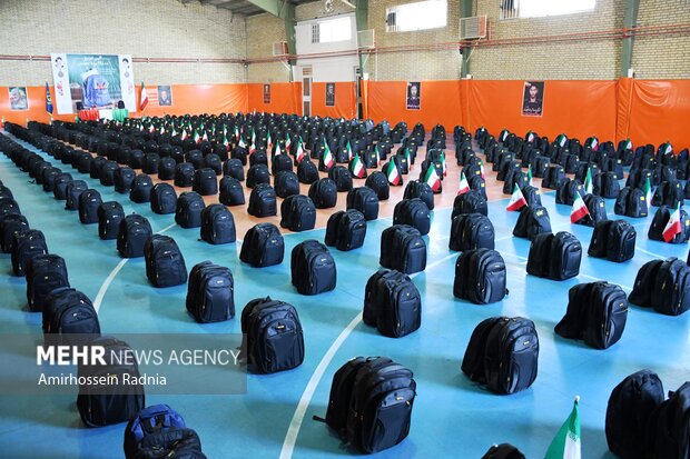 توزیع ۲۷ هزار بسته نوشت افزار بین دانش آموزان در کهگیلویه و بویراحمد توزیع ۲۷ هزار بسته نوشت افزار بین دانش آموزان در کهگیلویه و بویراحمد