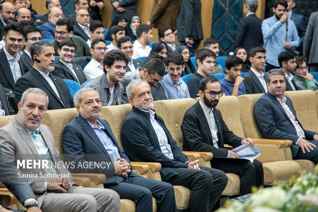 تجلیل از مدال آوران المپیاد 2025 4