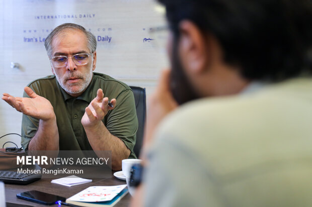 عاشقانههای بعد از ۵۲ سالگی در «توجه»؛ دیگر غزل چاپ نمیکنم!