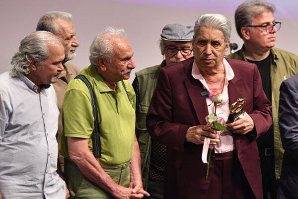 بهروز رضوی دغدغه فرهنگی دارد؛ این مرد بلد نیست خودش را بگیرد